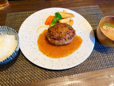 【小川商店】藤枝市で人気のお箸で食べるハンバーグ専門店。ビーフ１００％の手作りハンバーグが美味しいと話題