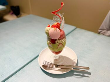 【MARU MER(マル メール)】静岡市の用宗みなと横丁内にある人気カフェで美しい絶品パフェを堪能。